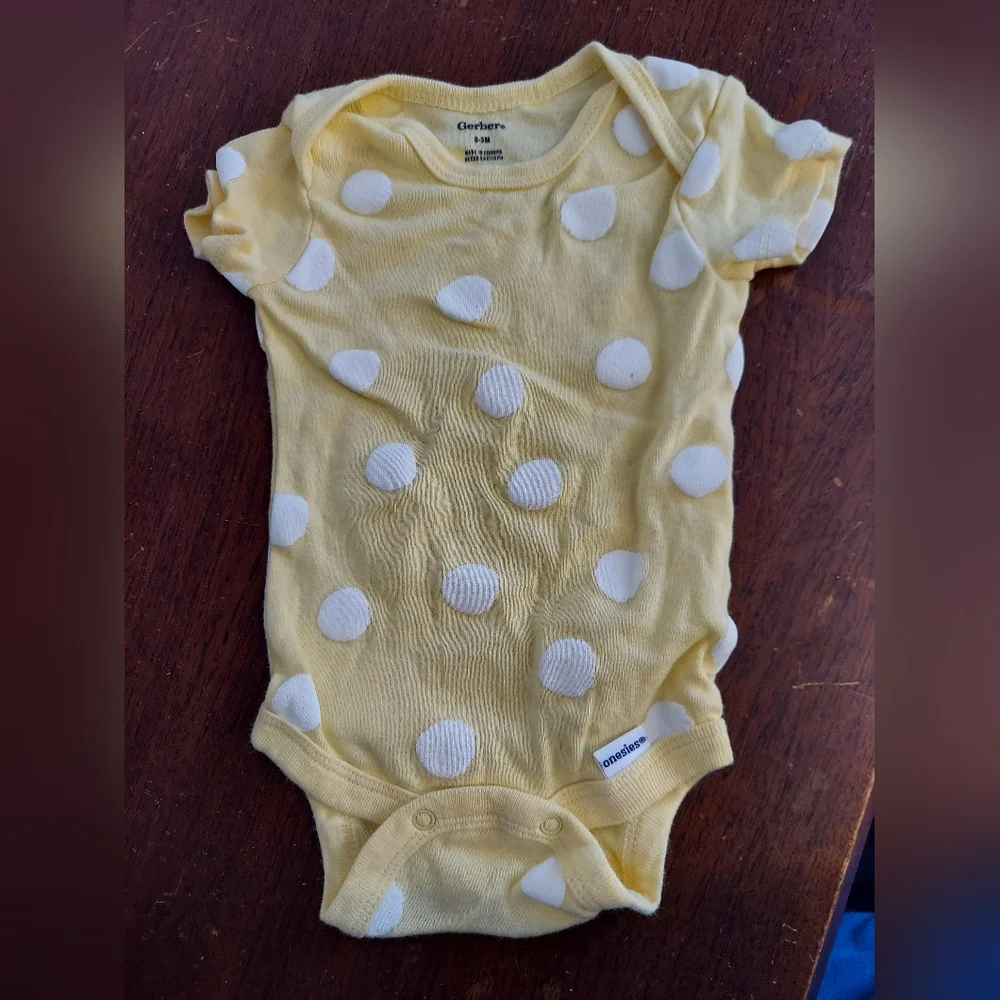 🎁10/$25- Gerber polka dot onesie, yellow,  0-3 months